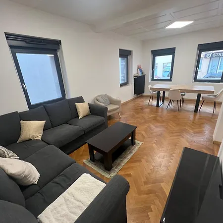 Maison 3 *
